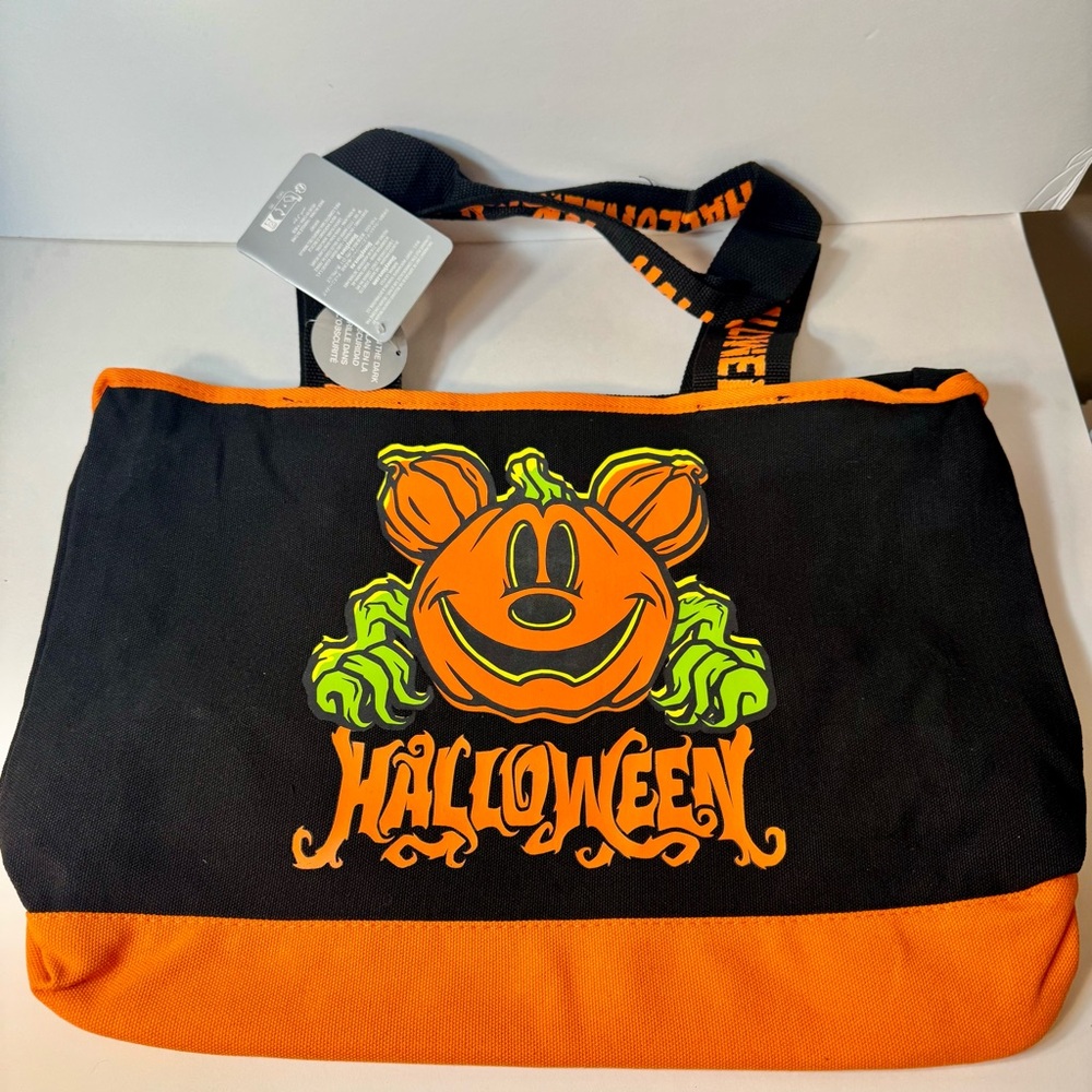 NWT. Disney Mickey Mouse Halloween Glow-in-the-Dark Tote Bag. large zipper bag